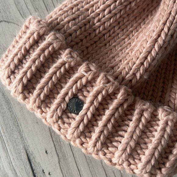 Express cold weather beanie Pom Pom white fur knit hat - Picture 2 of 3